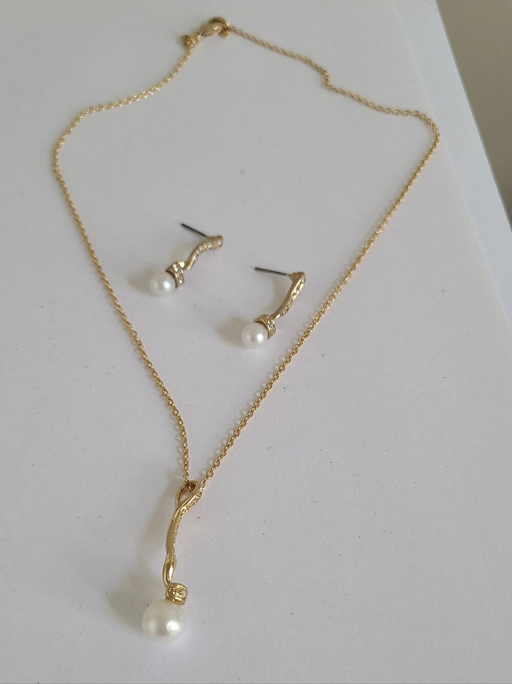 Vintage Gold Tone Rhinestone Pearl Drop Evening Formal Necklace Earrings Set - Picture 5 of 14